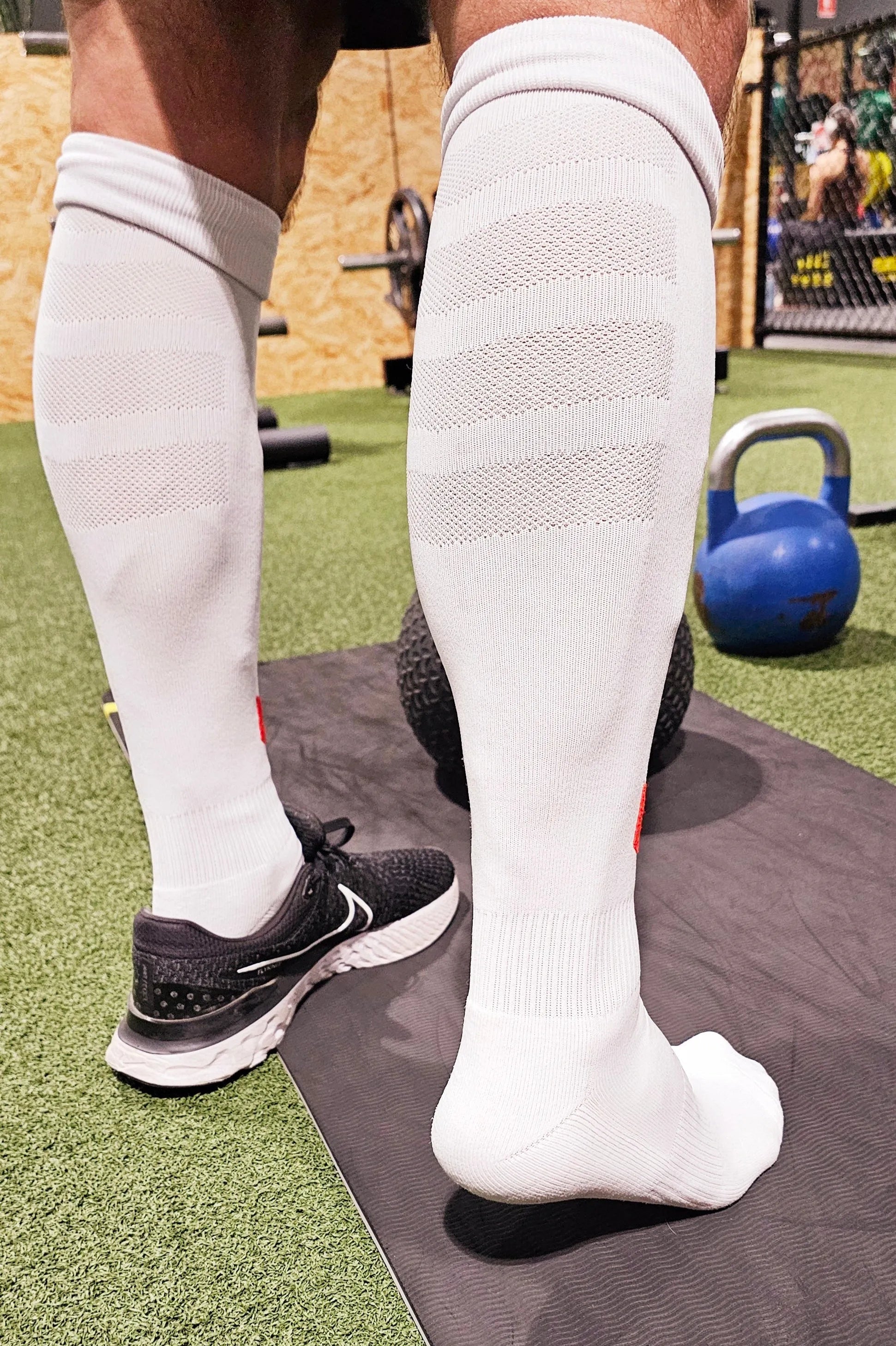 Empulse ACE25 knee-high compression socks, athlete lifestyle view 2