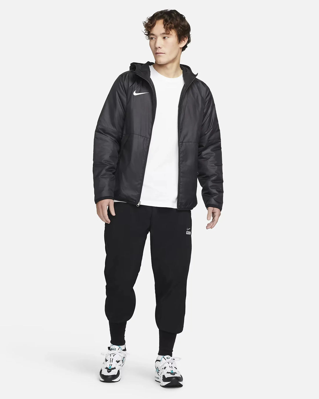 empulse-nike-therma-repel-black-jacket-full-body-model-wearing
