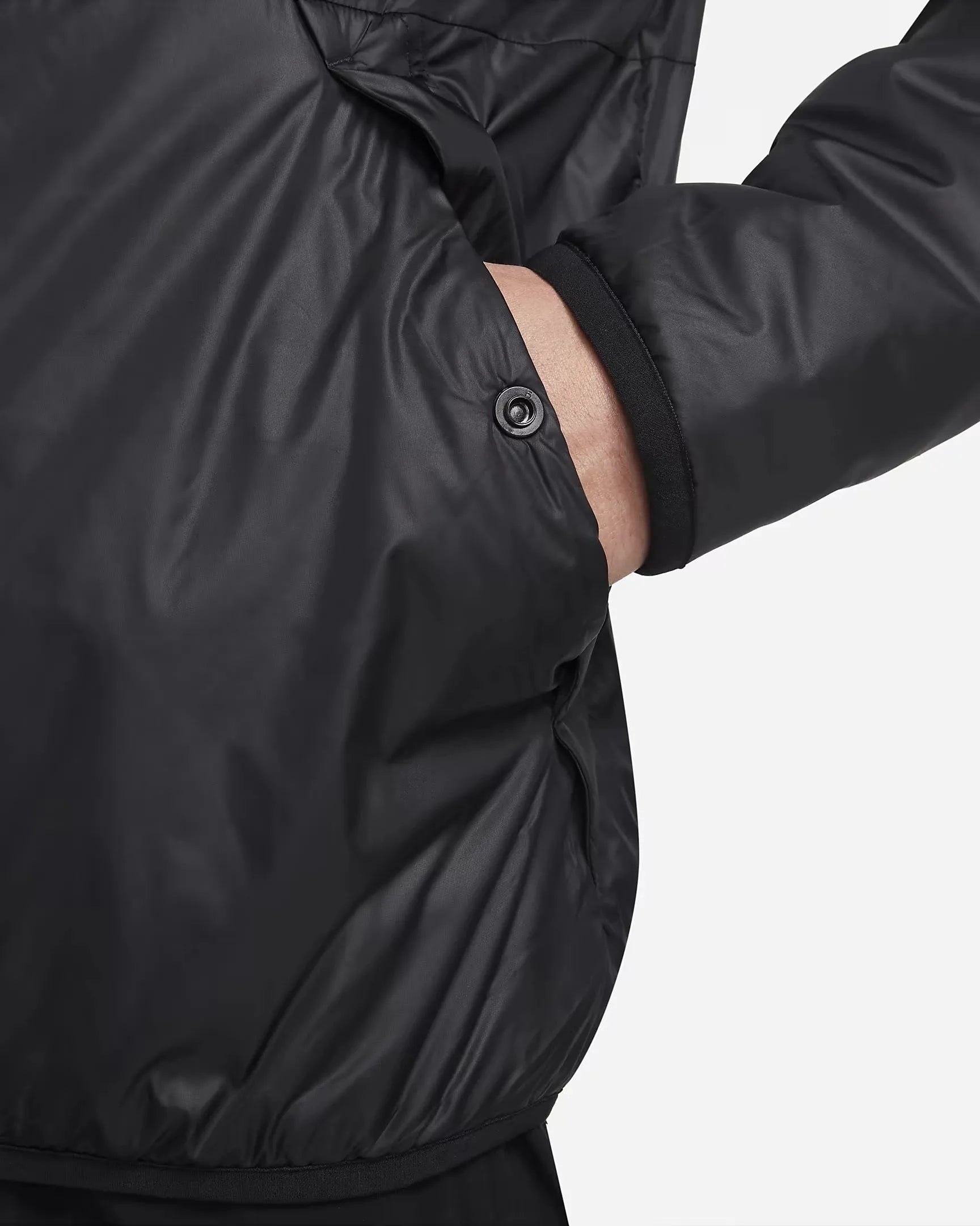 empulse-nike-therma-repel-black-jacket-sleeve-pocket-zip-detail